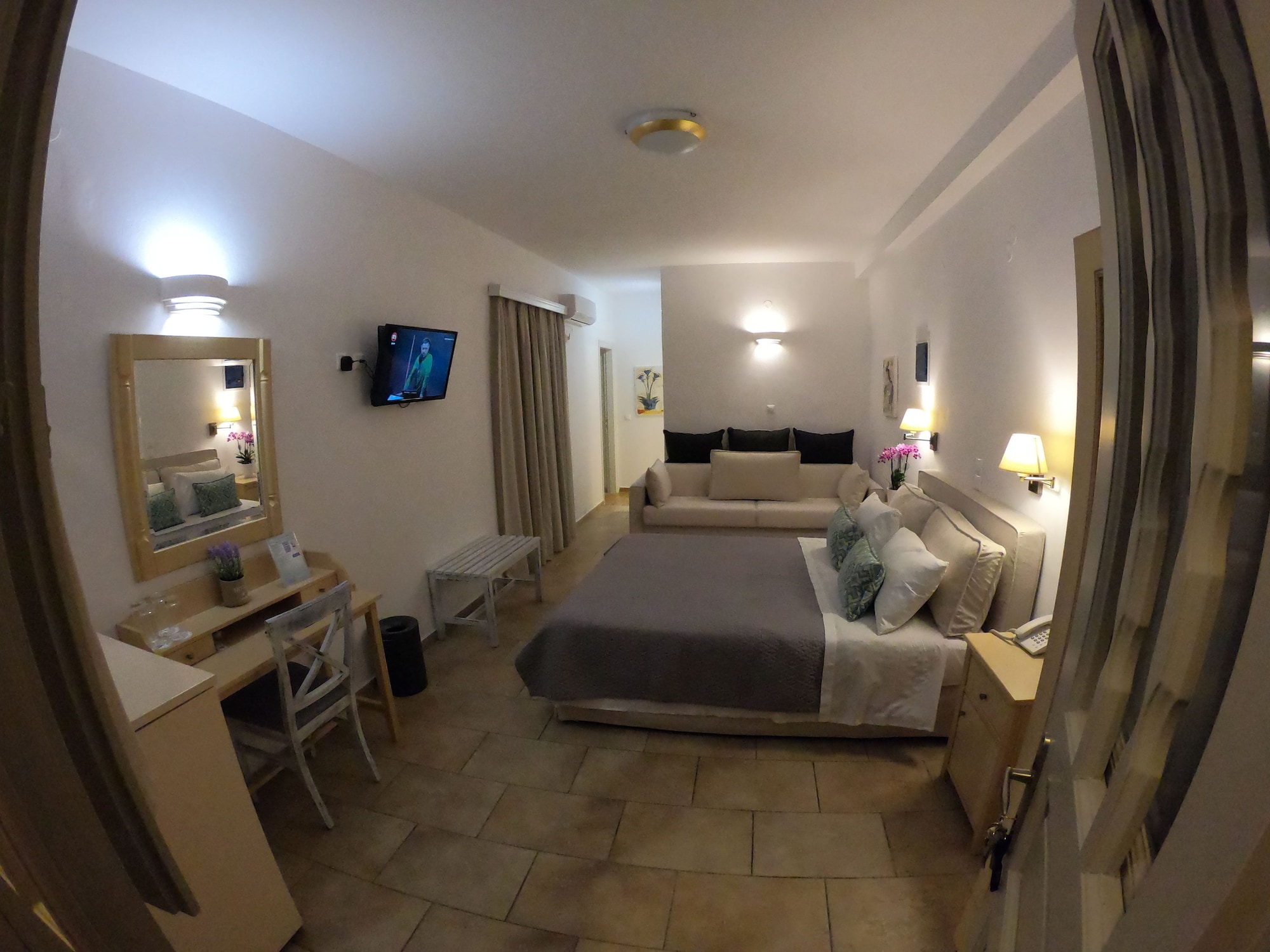غرفة عائلية بسريرين مزدوجين بغرفتي نوم مع أريكة، Mathios Village 6/10