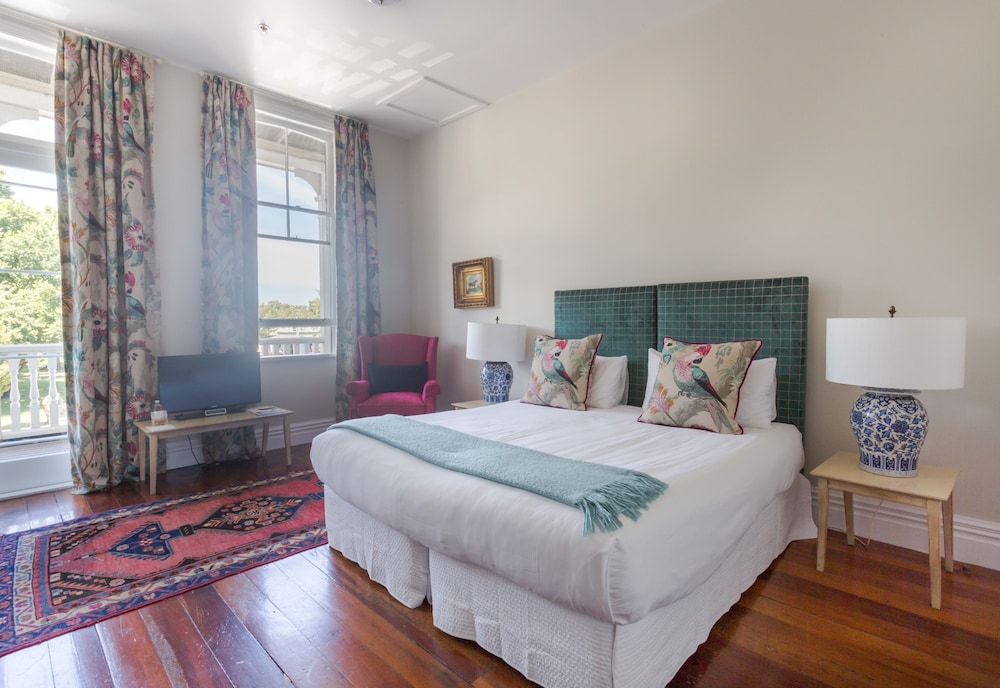 THE MARTINBOROUGH HOTEL 24/85