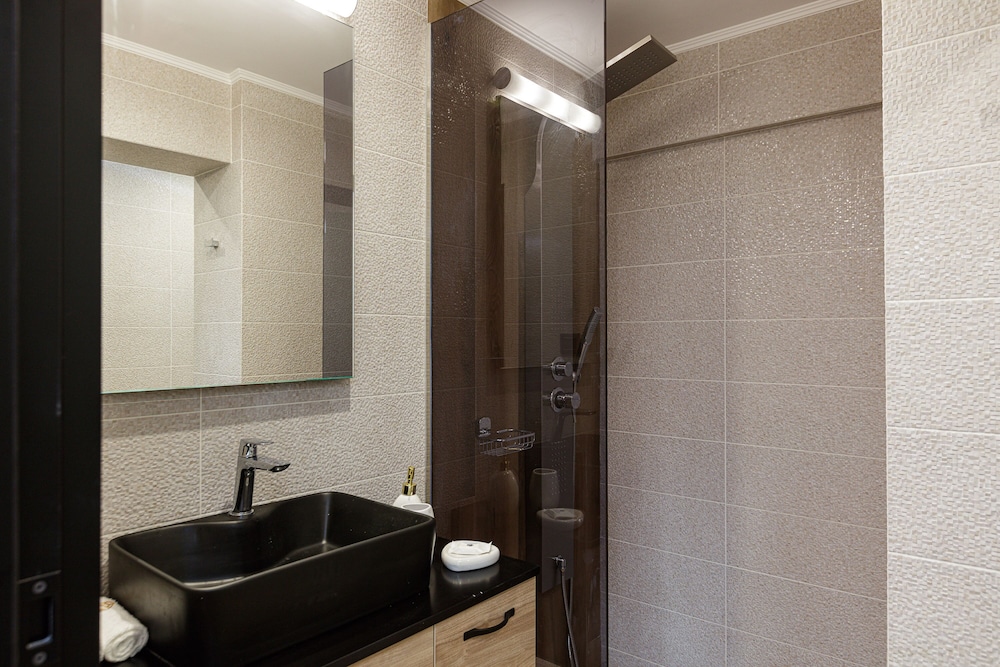 Sapphire Blue Suites 85/87