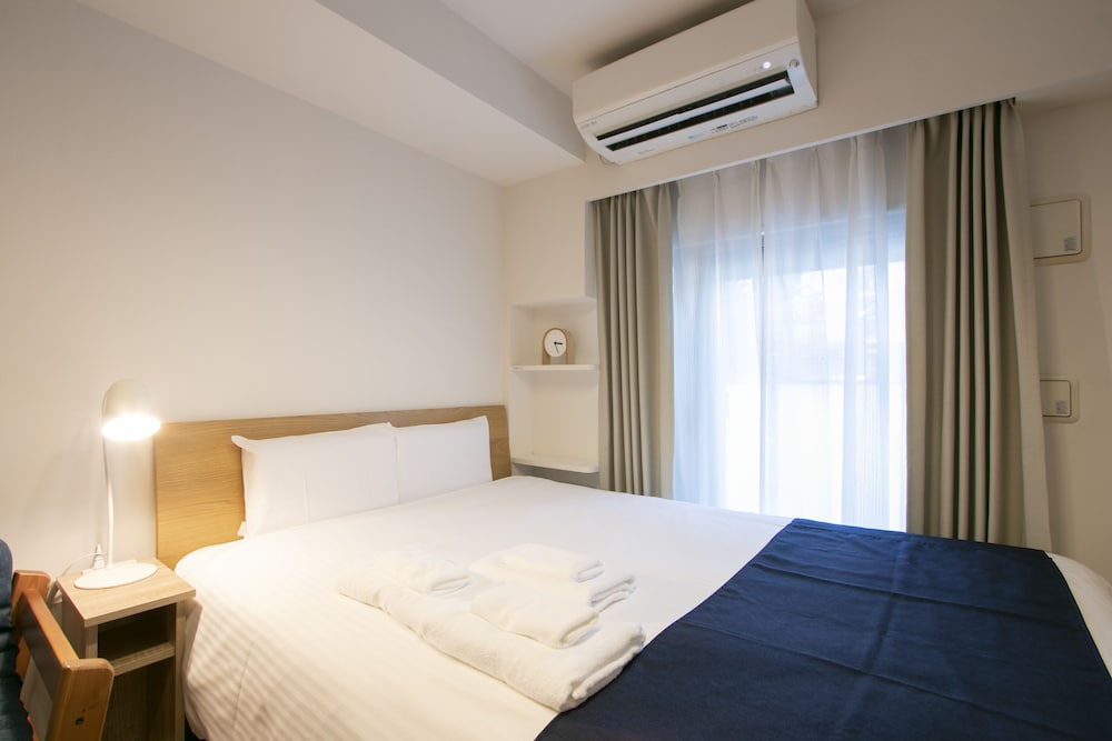 ROOM, DOUBLE BED