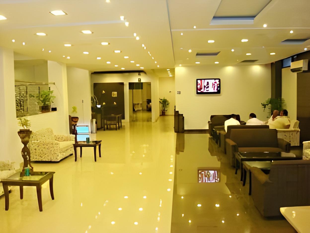 HOTEL 42 21/25