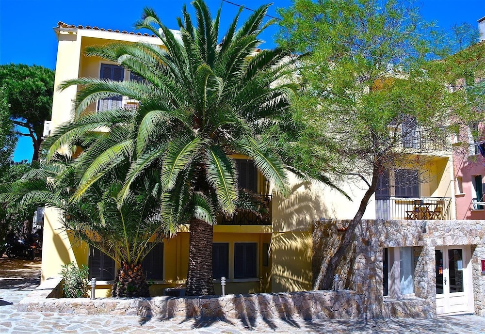 Hotel Le Grillon 21/25