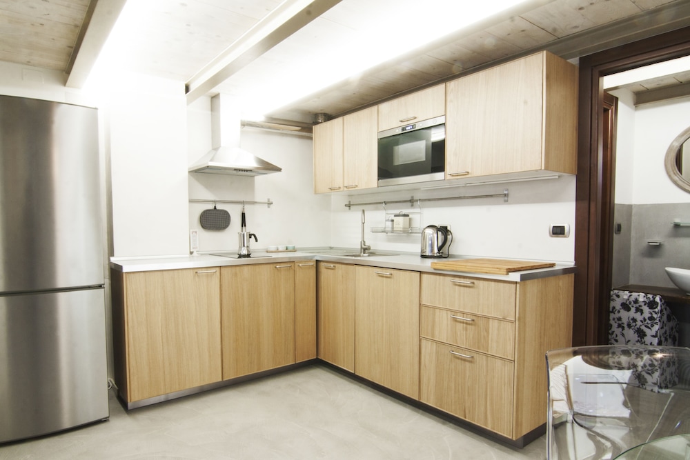 Alessia's Flat - Mac Mahon 3/26