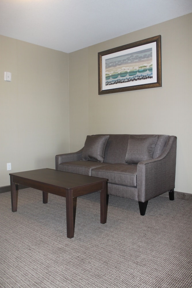 Meridian Inn & Suites 20/32