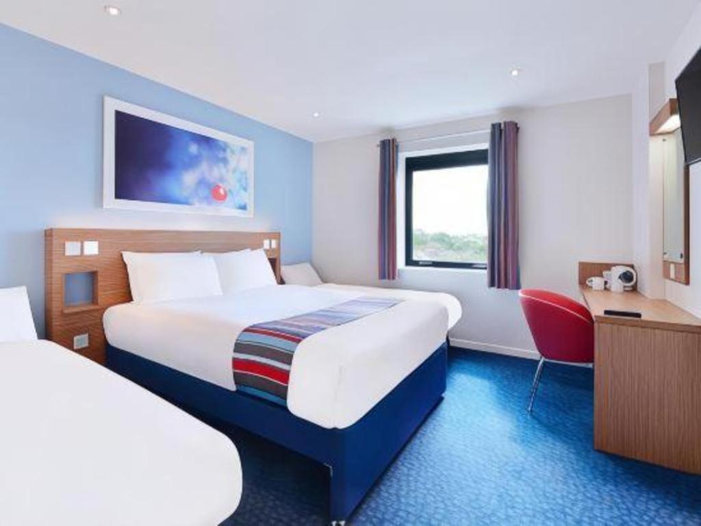 Travelodge Kinross M90 3/17