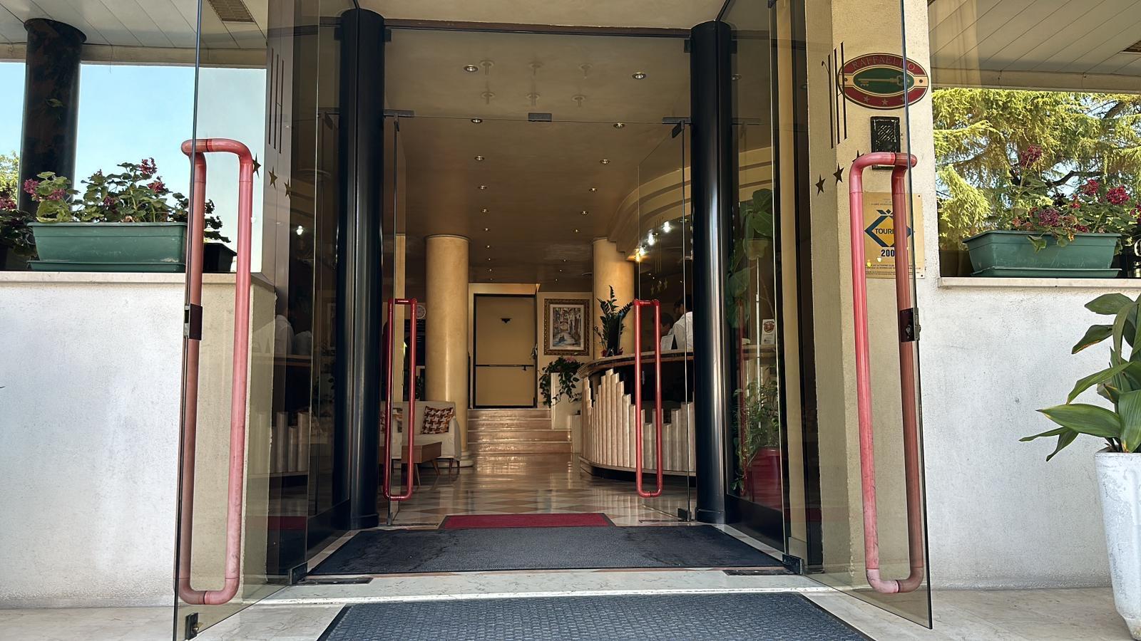 Hotel Raffaello Venice 2/16