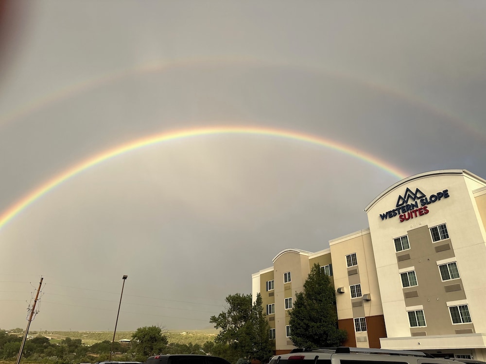 Western Slope Suites 6/59