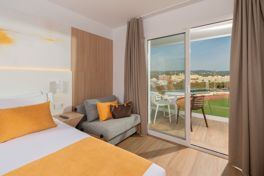 L Azure Hotel 22/64