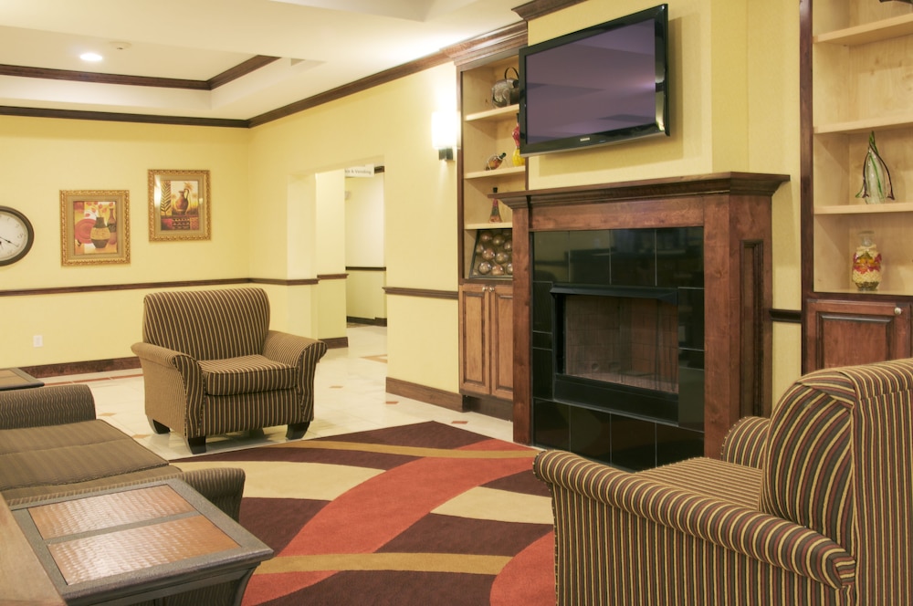 Holiday Inn Express Hotel & Suites Winnie 41/63