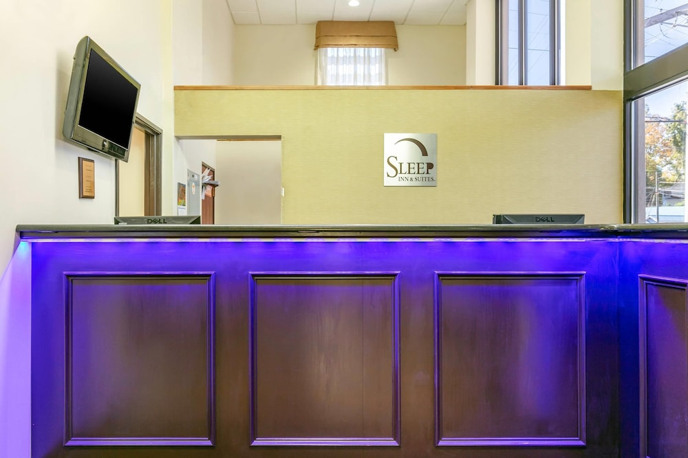 Sleep Inn & Suites near Sports World Blvd 8/39