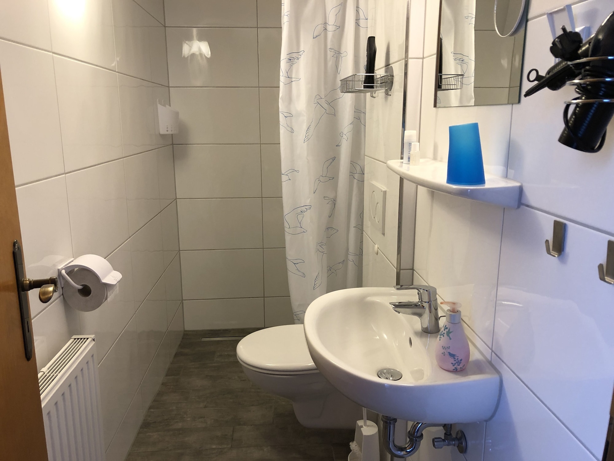 ROOM, TWIN BEDS