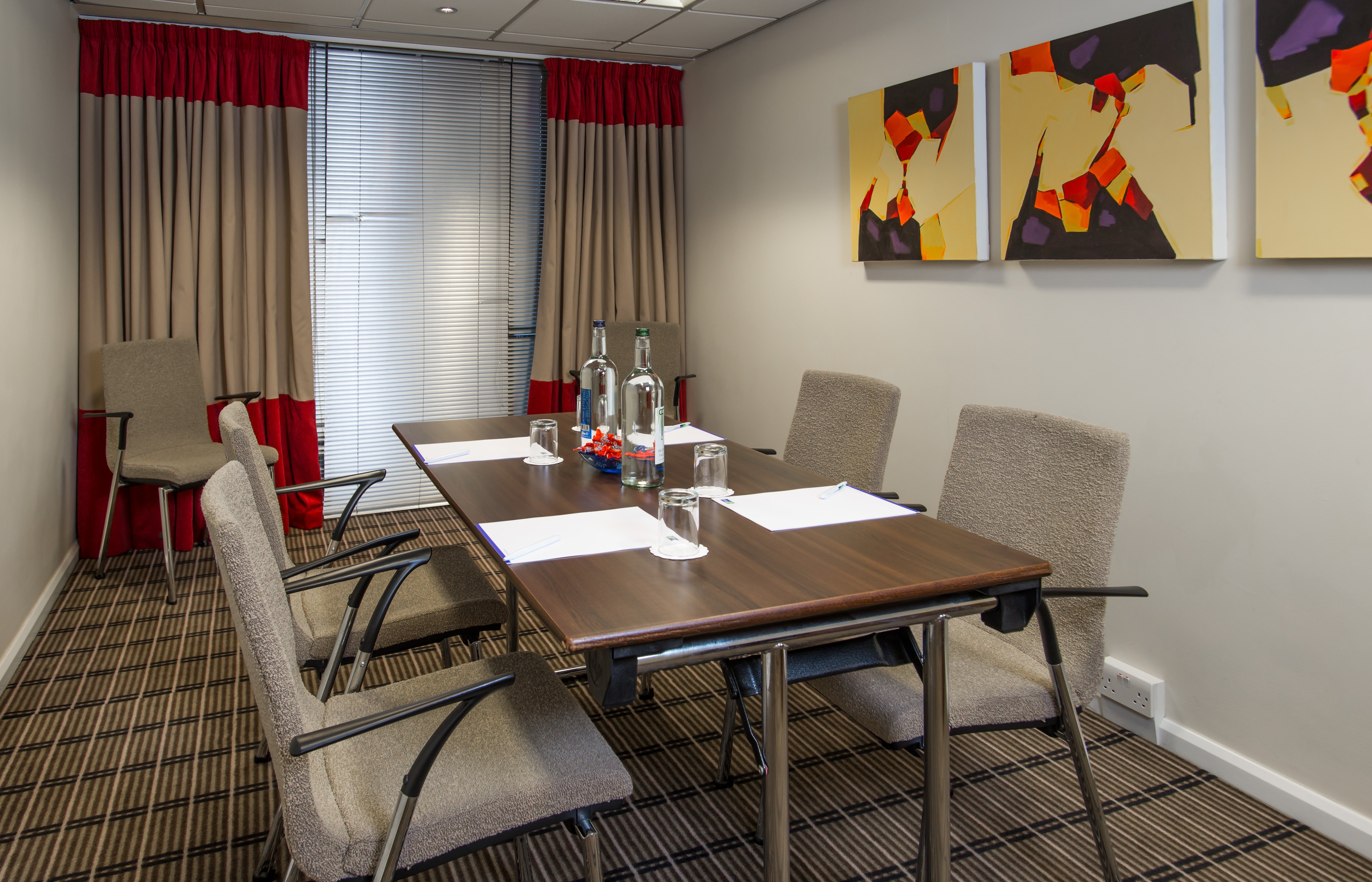 Holiday Inn Express London Luton Airport 17/17