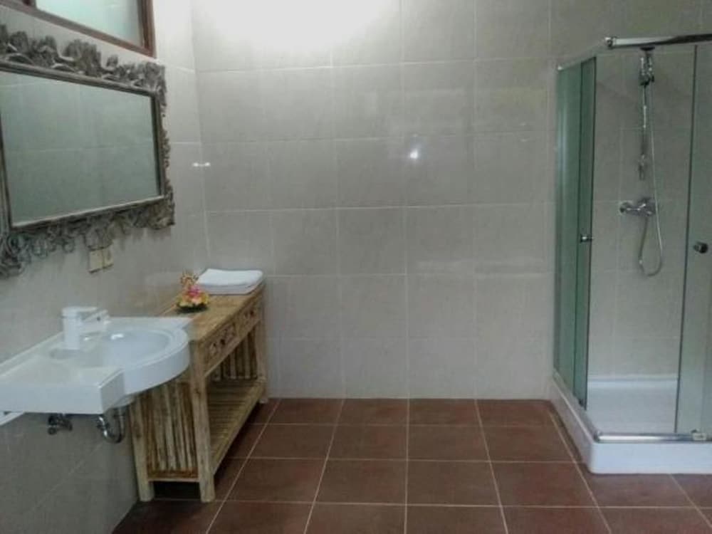 Gazebo Beach Hotel 48/50