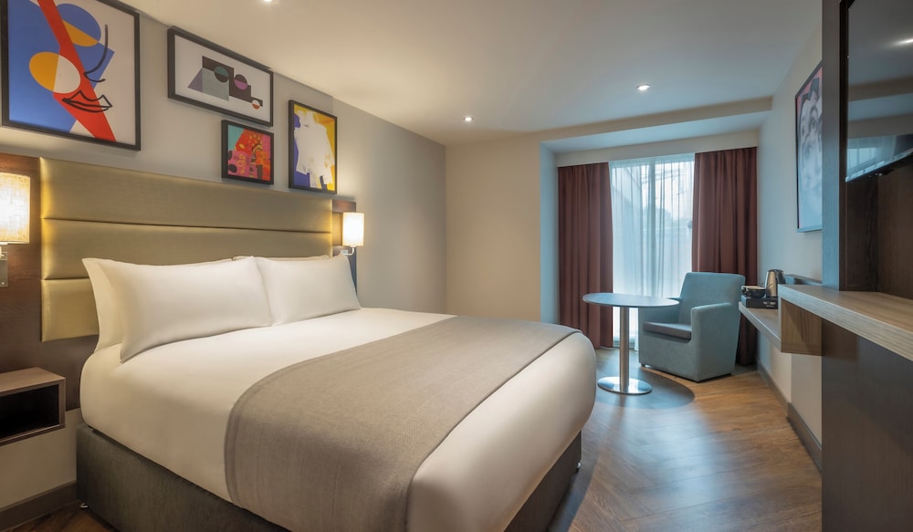 DELUXE, DOUBLE BED