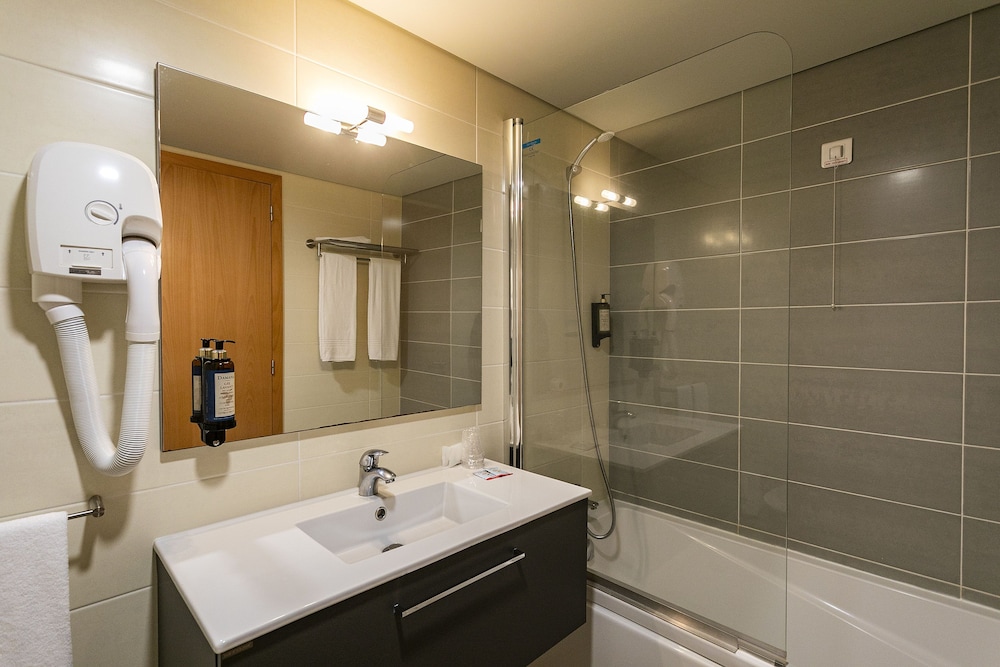 Antillia Hotel 62/127