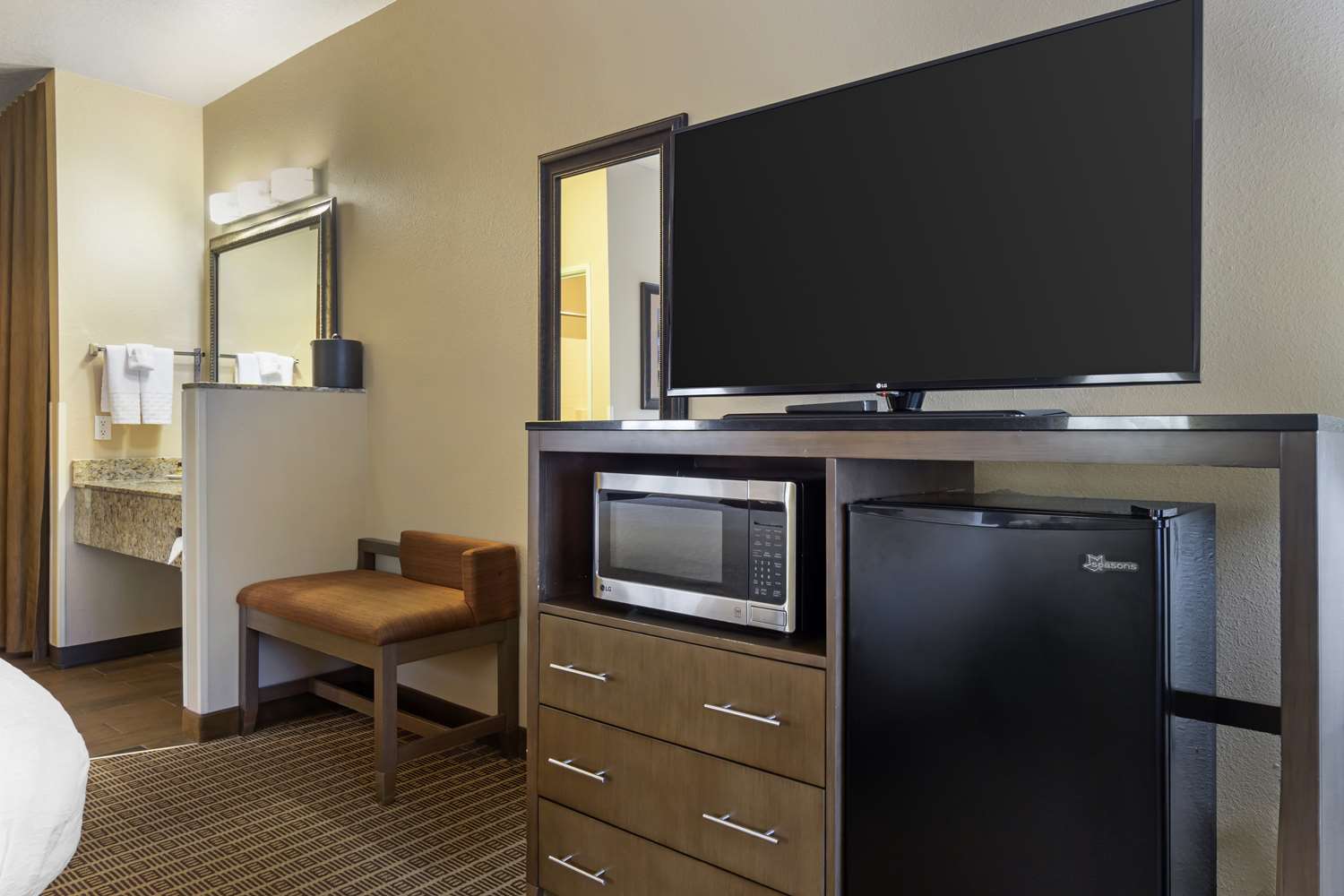 Best Western Plus Yakima Hotel 53/61