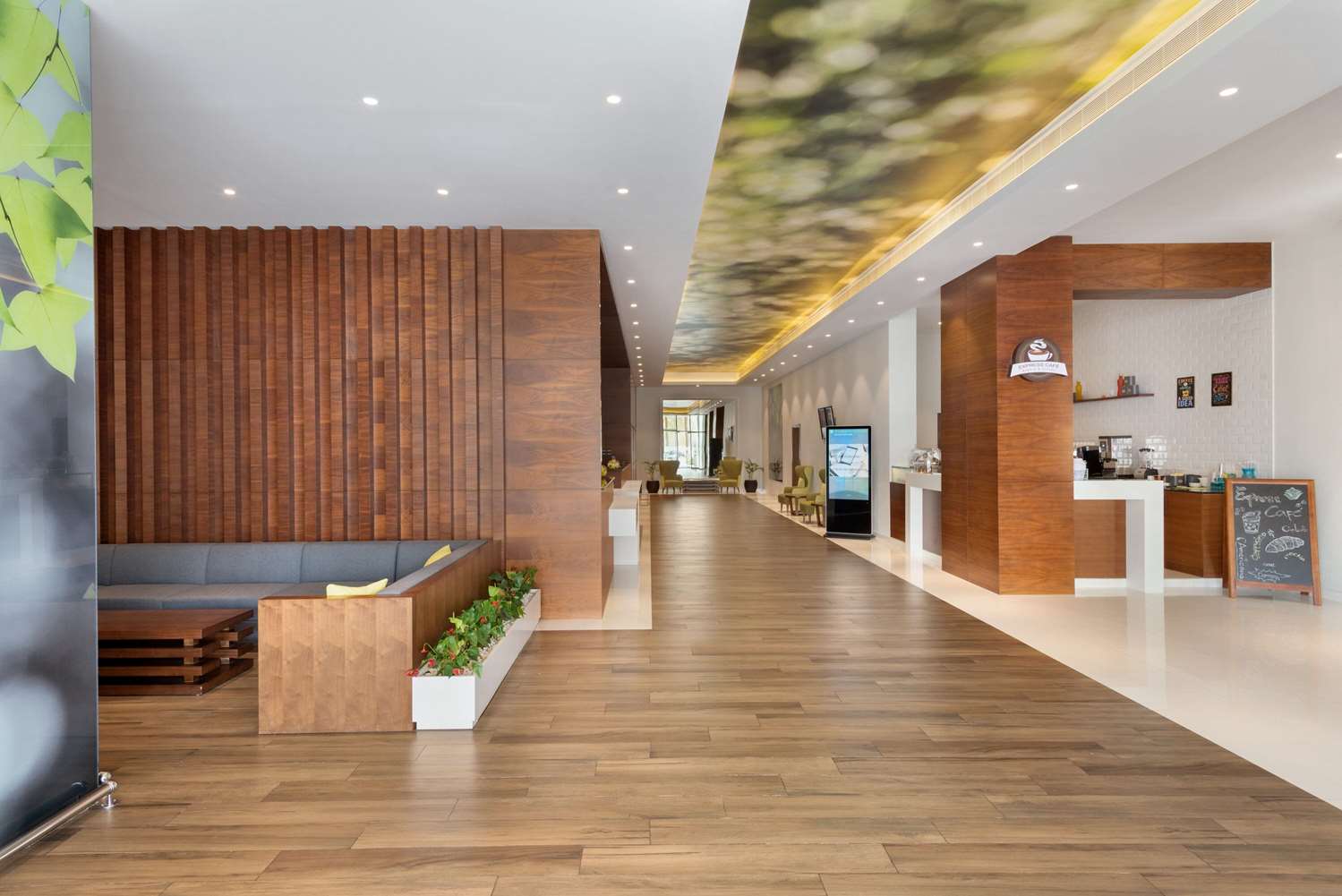Lobby at Wyndham Garden Muscat Al Khuwair, MUSCAT