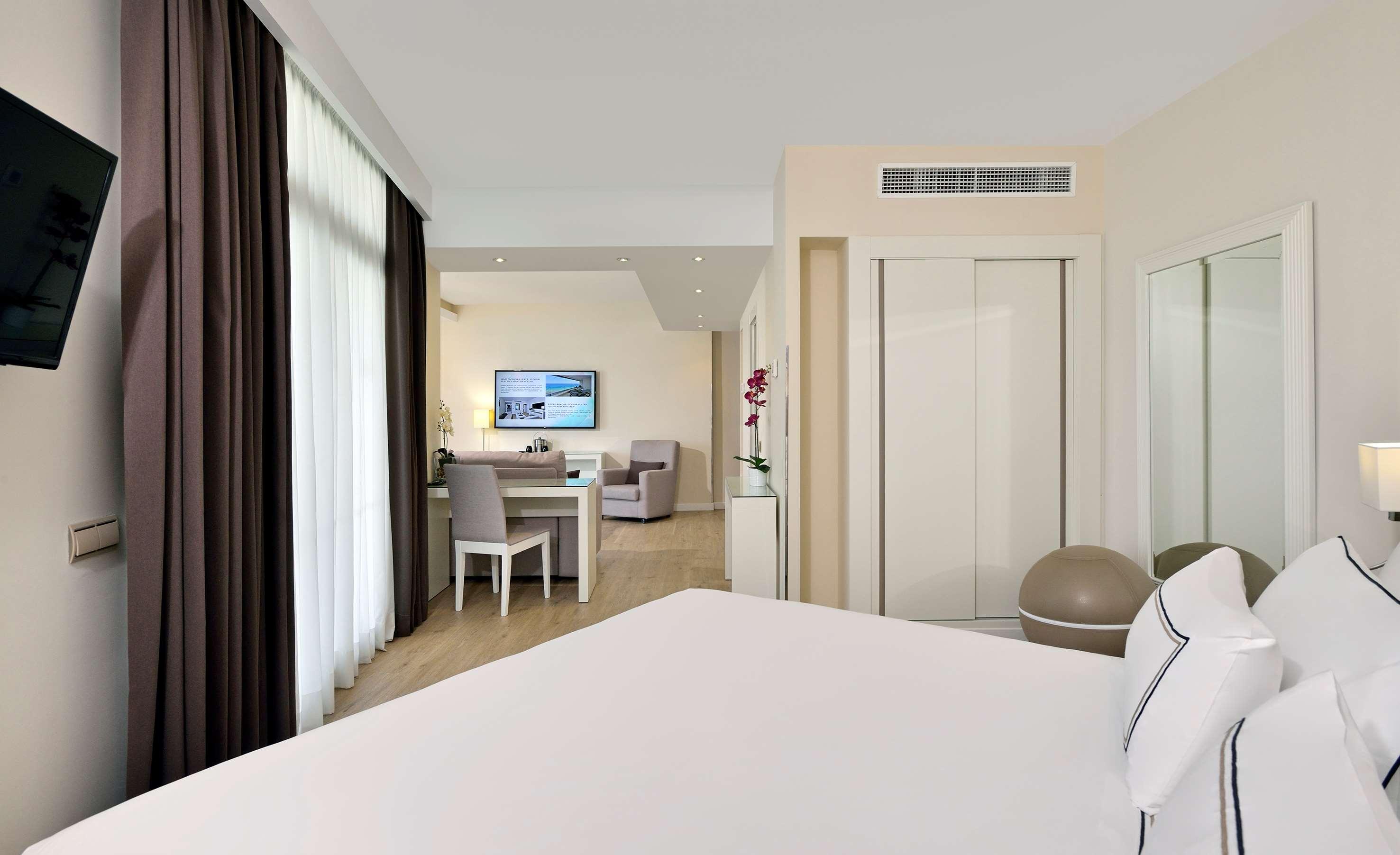 The Level, Junior Suite