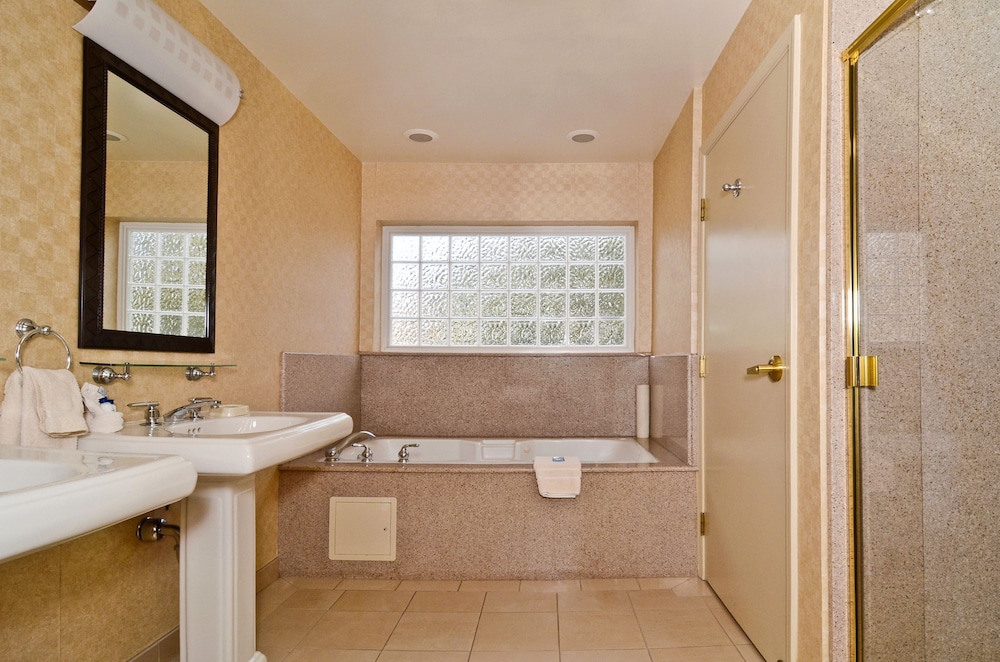 Best Western Plus All Suites Inn 20/47