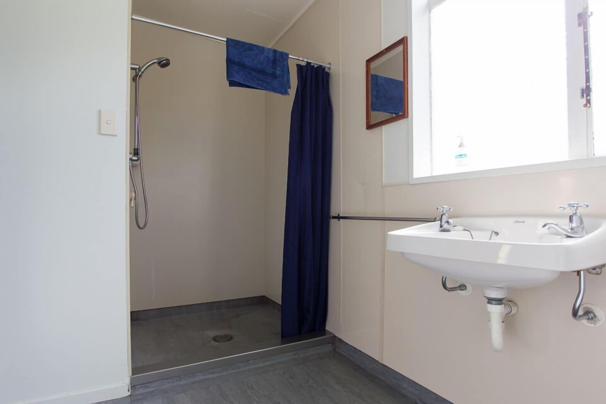 1 Bedroom, Motel, Suite, 1 Queen and 1 Single Bed