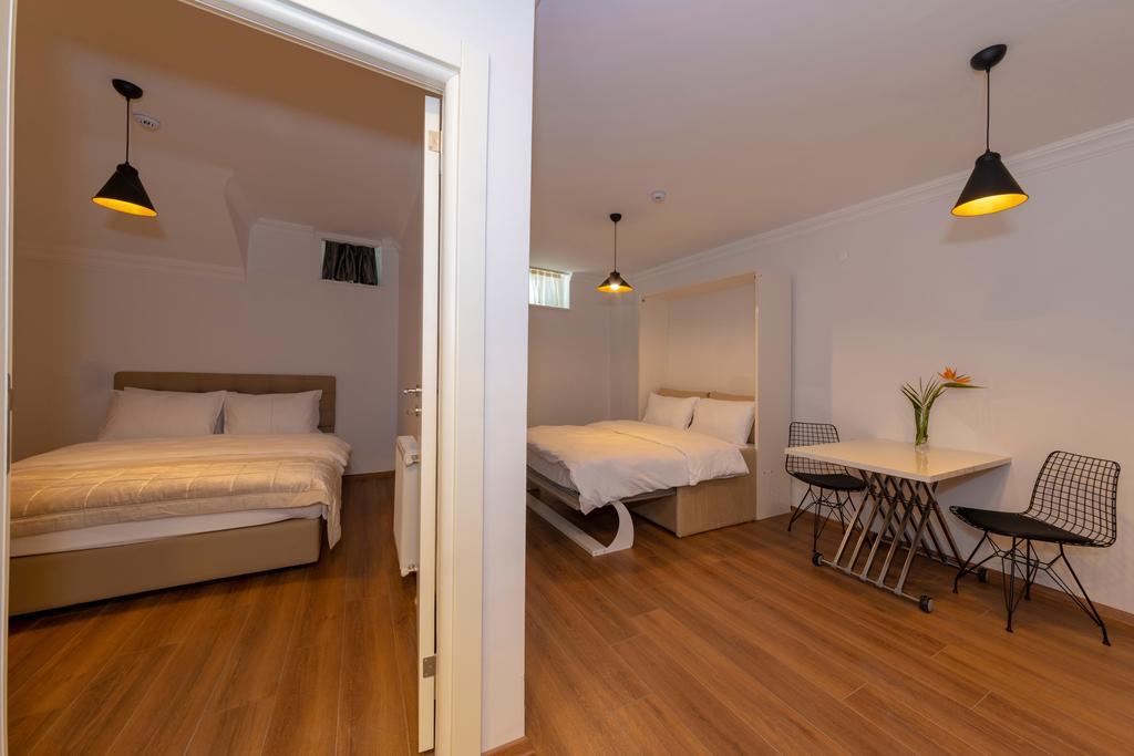 Basement, Suite