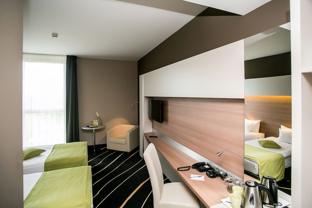 Best Western Plus Lakeside Hotel 28/58