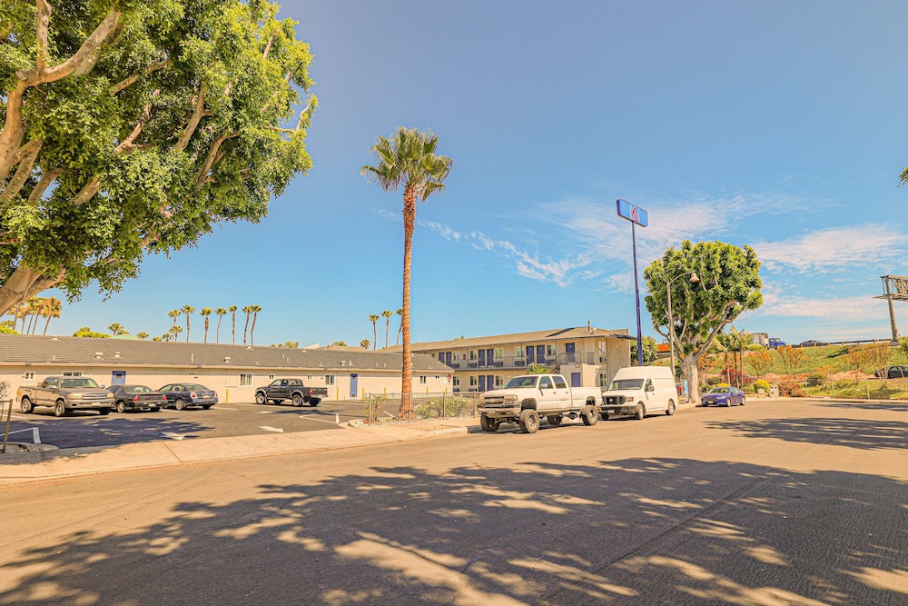 Motel6 Tustin, CA – Orange County 25/32