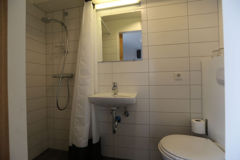 100 Iceland Hotel 22/23