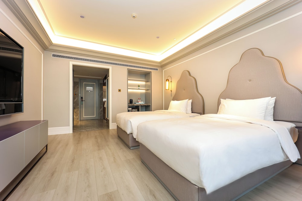 Mercure Jinan West Railway Station 34/65