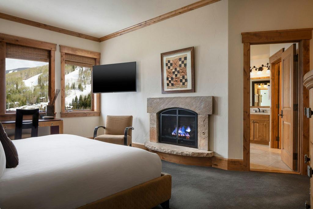 3 Bedrooms, Penthouse, Suite, King Bed, 1 King and 2 Queen Beds, 2 Queen Beds