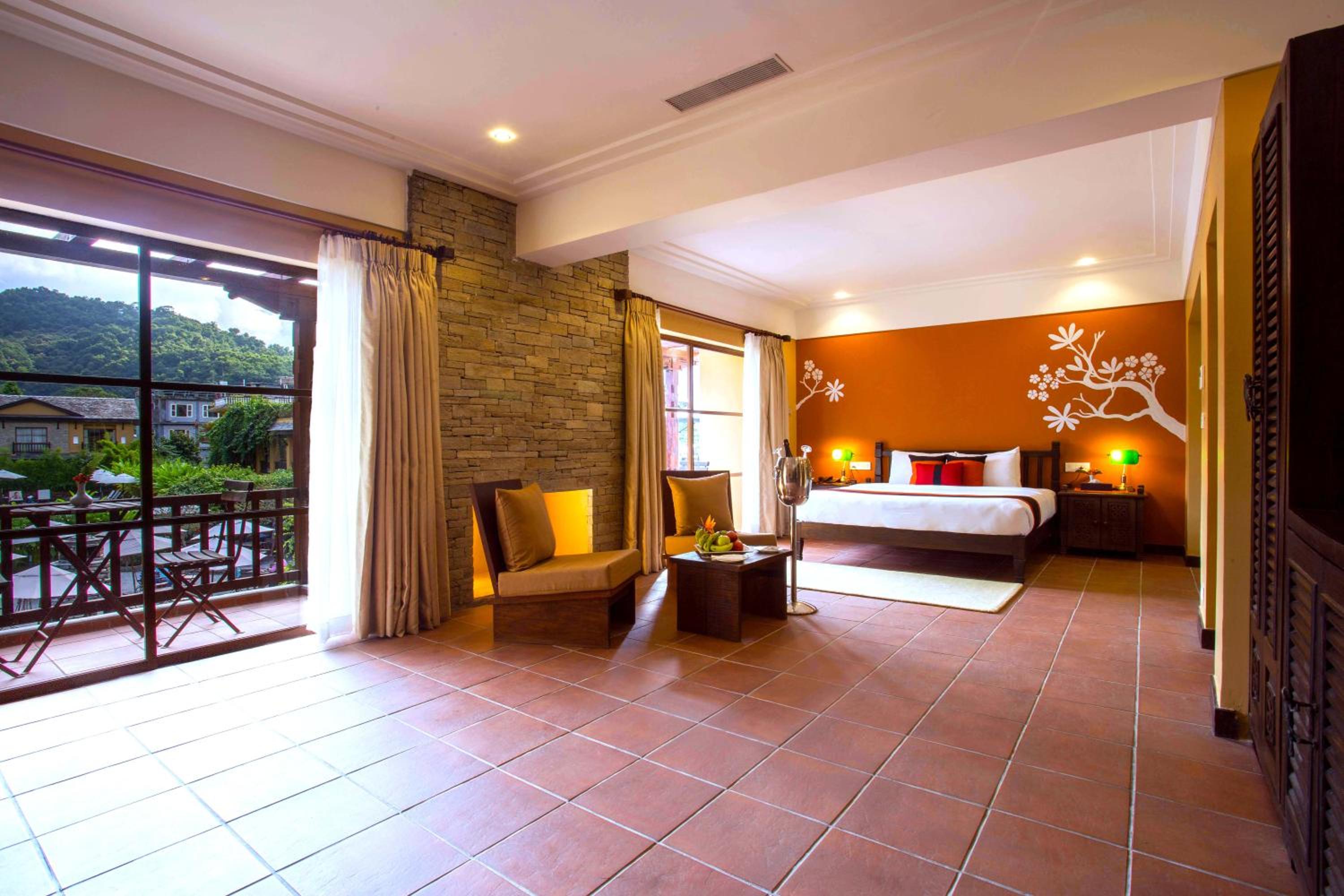 EXECUTIVE, SUITE, BALCONY