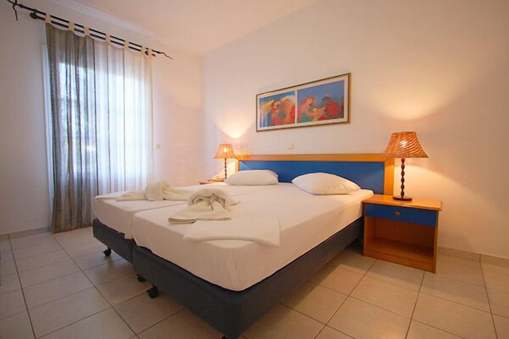 Smaragdi Hotel 21/56