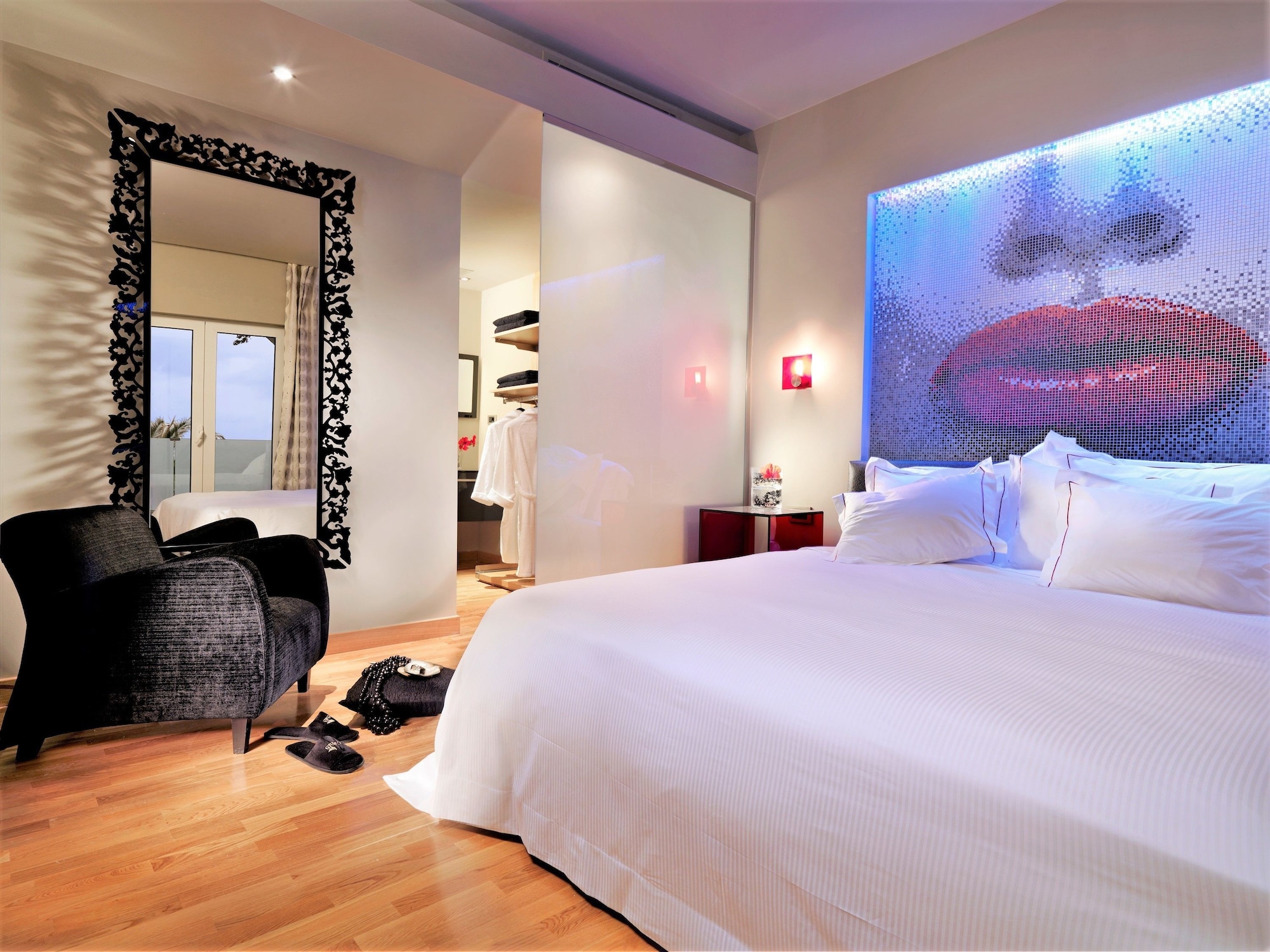 2 Bedrooms, Luxury, Suite, 2 Queen Beds, Sofa, Out of the Blue Resort 2/6