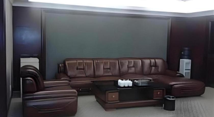 Vienna Hotel Huizhou (Huabianling Square Branch) 29/50