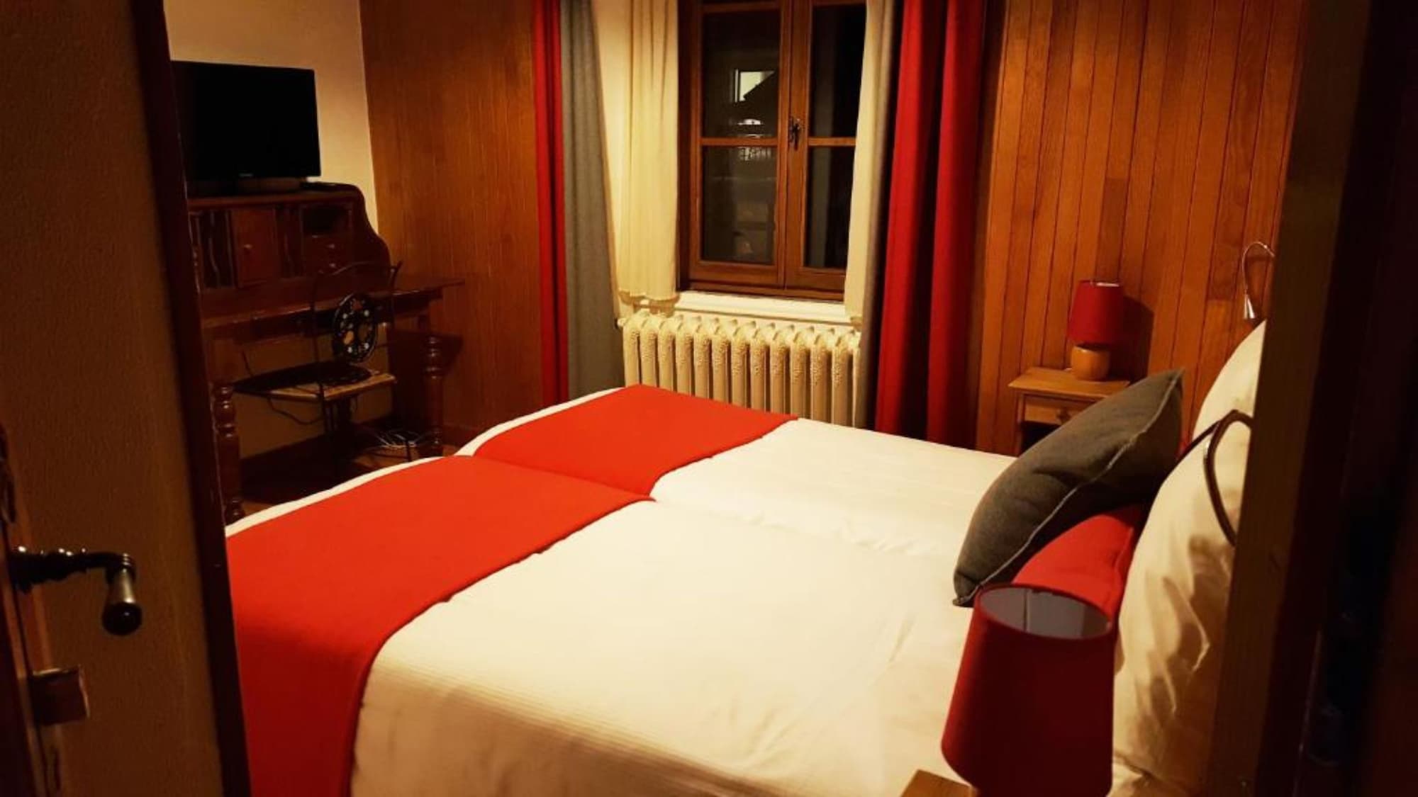 SUPERIOR, TWIN BEDS
