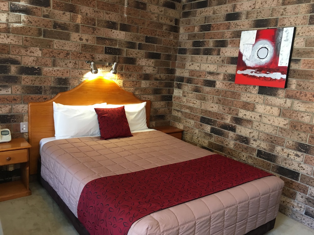 GOSFORD PALMS MOTOR INN 27/62