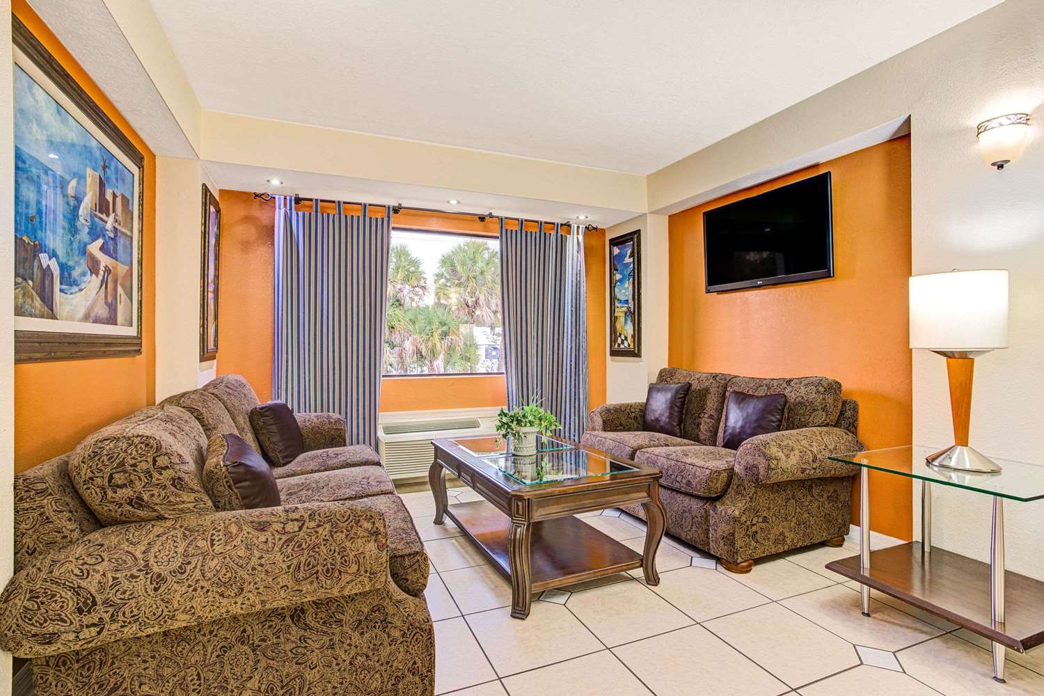 Days Inn & Suites by Wyndham Tampa near Ybor City 3/11