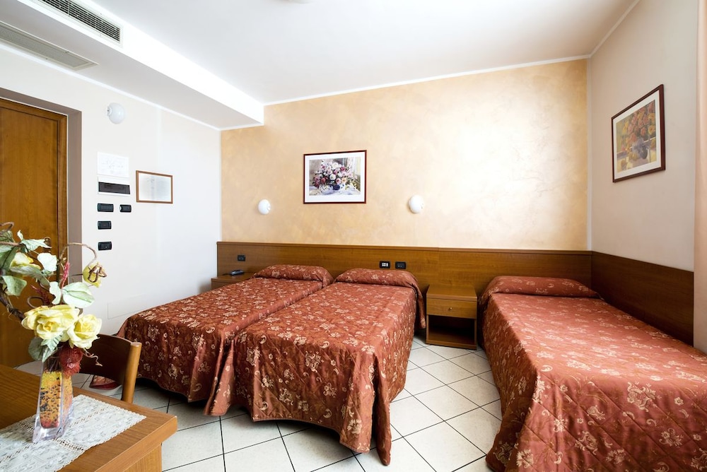 Hotel Stazione 24/38