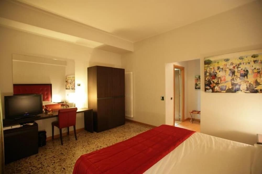 Hotel Piazza Marconi 12/35