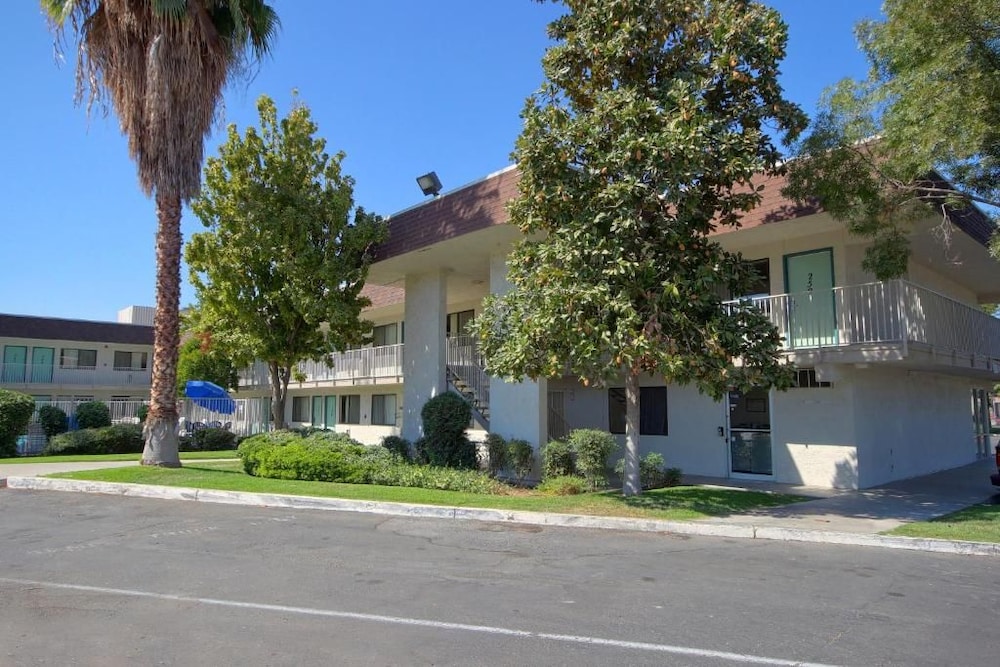 Motel6 Porterville, CA 48/57