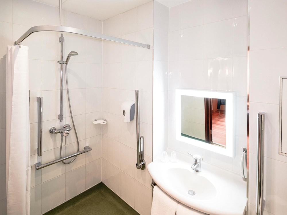 Ibis London Greenwich 20/73