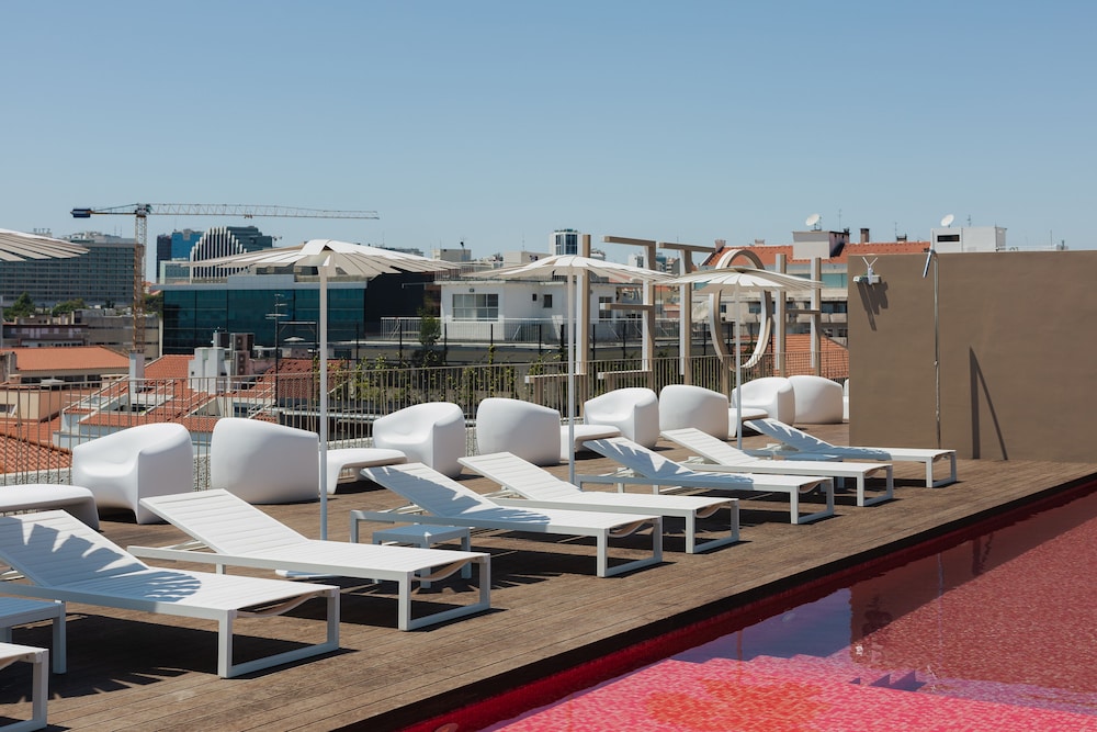 Lumen Hotel and The Lisbon Light Show 65/68
