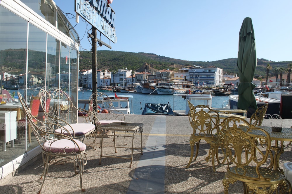 Huri & Nuri Hotel 34/45
