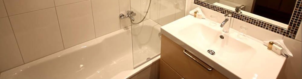 Hotel Roter Hahn Bed and Breakfast 40/44