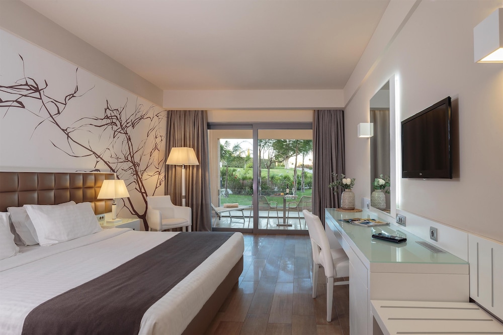 DELUXE, GARDEN VIEW