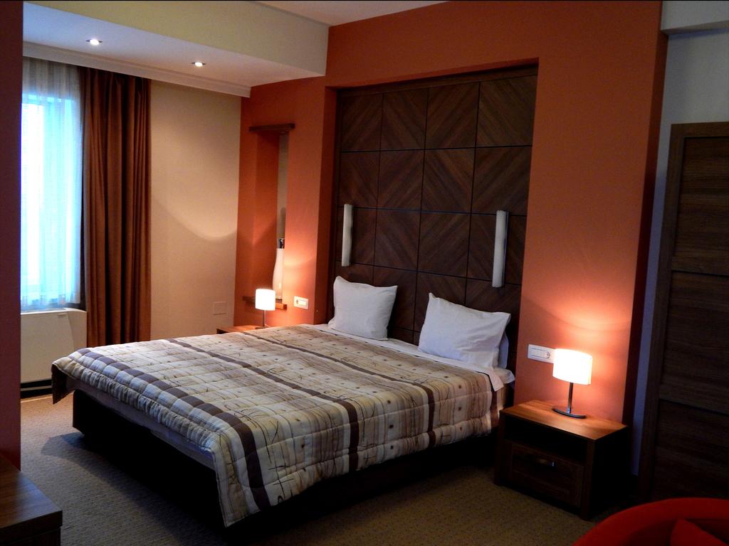 Emka Hotel 10/32