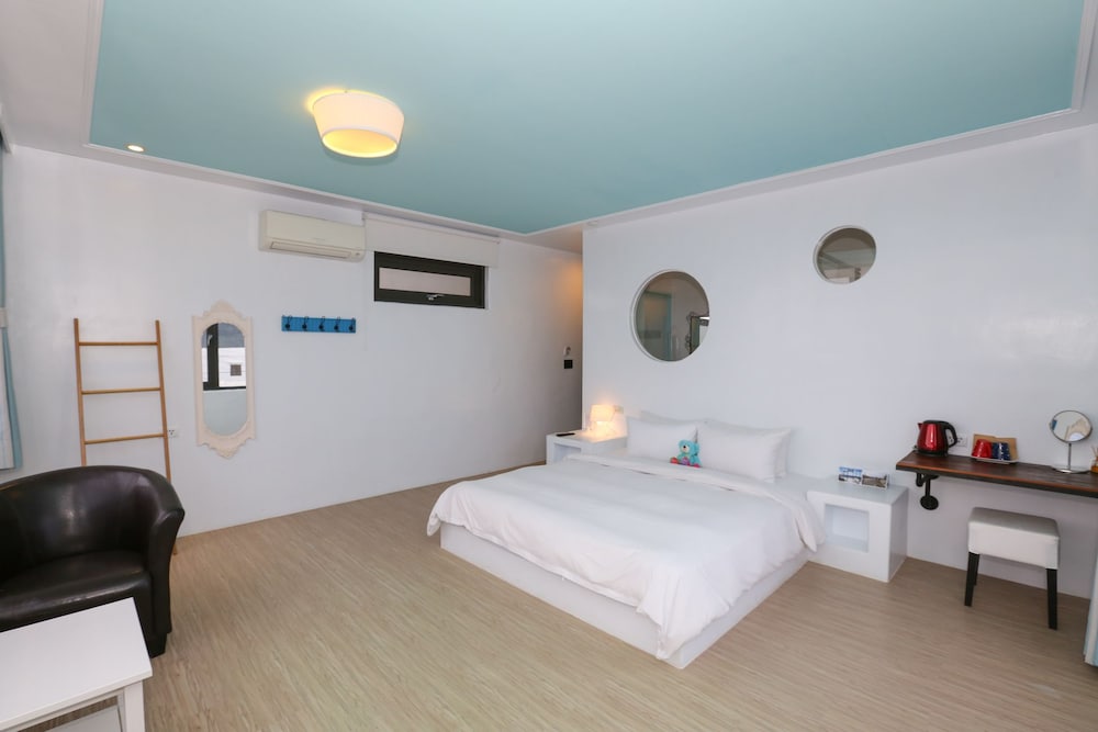 Whilom SeaShoreHotel 10/50
