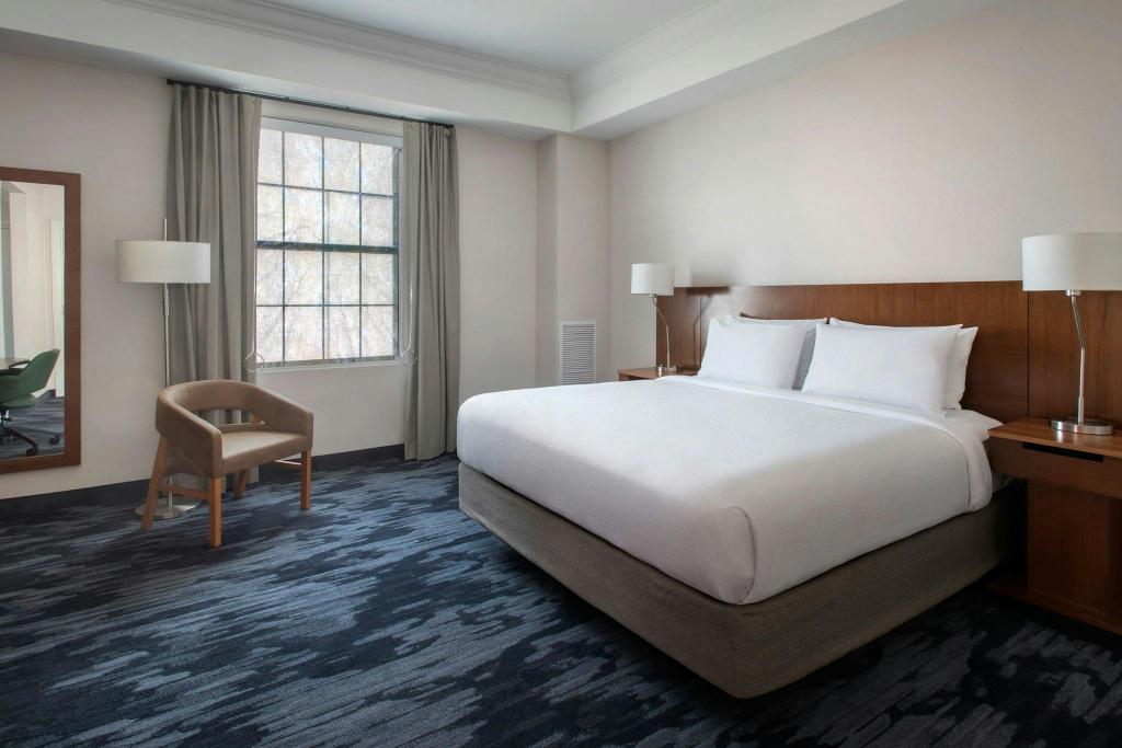 Broadway, Studio, Suite, King Bed, Jetted Tub