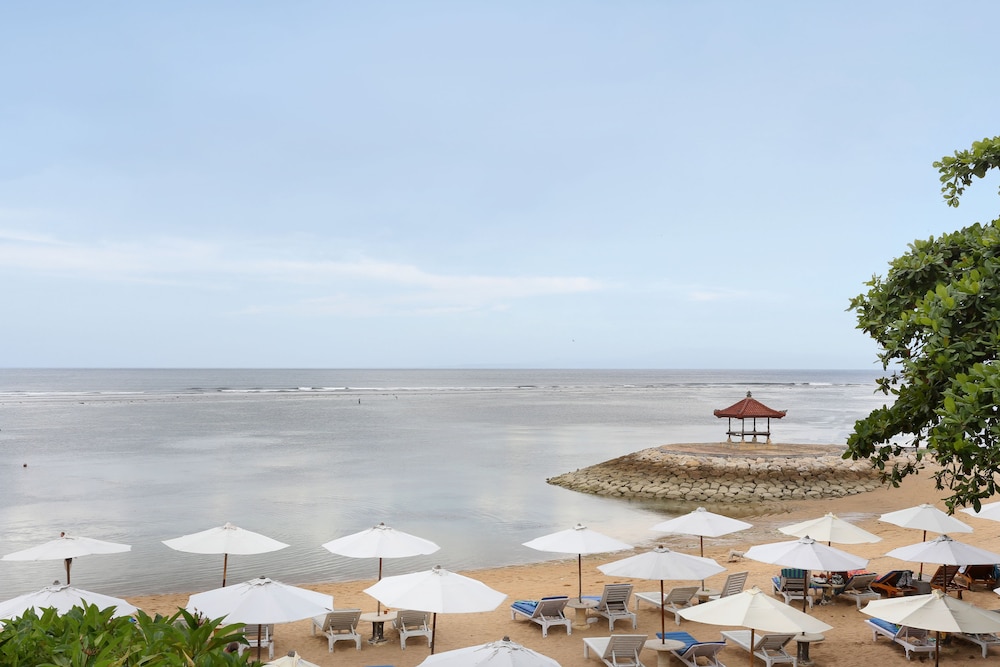 Respati Beach Hotel 57/66