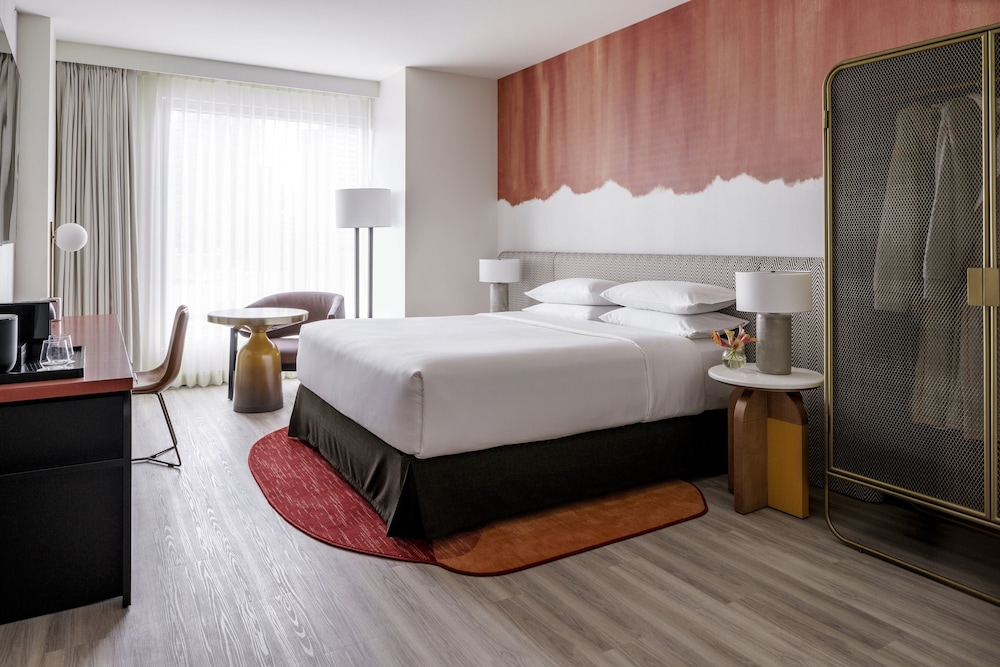 ROOM, KING BED, ACCESSIBLE